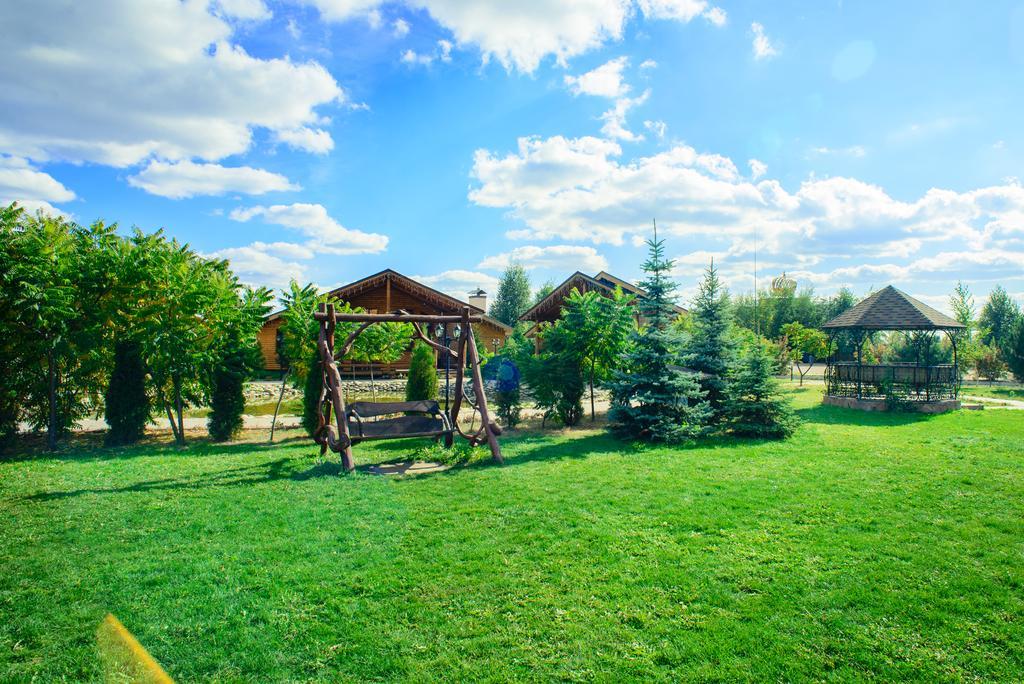 Petrovskyi Brovar Brovary Esterno foto